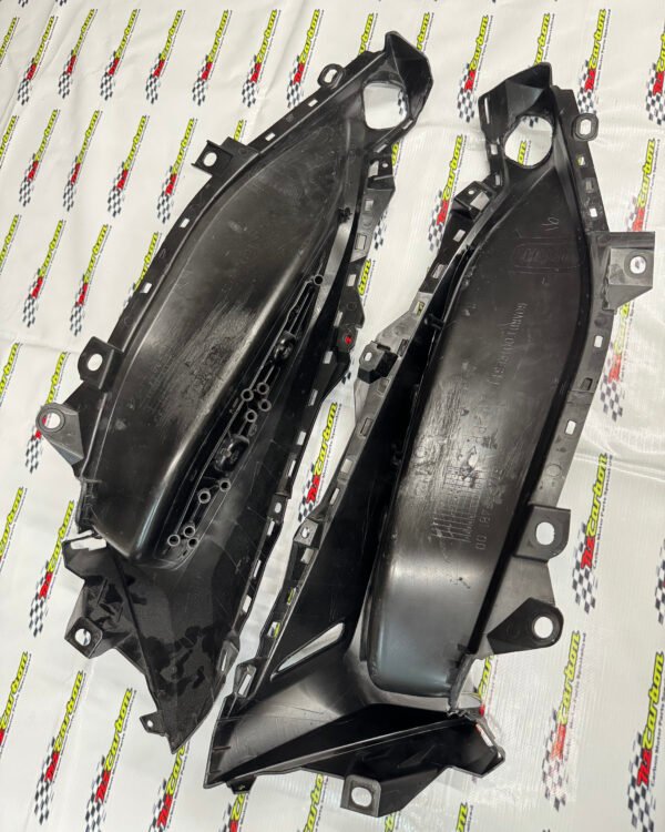 Carbon Footrest L/R for Yamaha XMAX V1 – XV1-019 Black Twill Carbon RM699 Ready Stock and RM629 Preorder