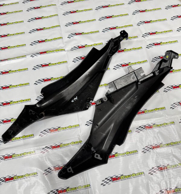 Carbon Rear Tail Panel L/R for Yamaha XMAX V1 – XV1-004 Black Twill Carbon Ready Stock and Preorder