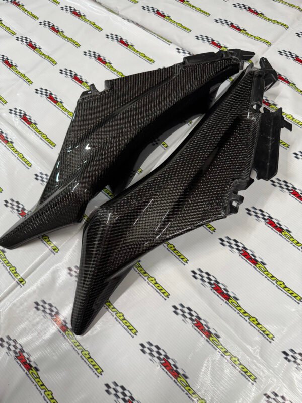 Carbon Rear Tail Panel L/R for Yamaha XMAX V1 – XV1-004 Black Twill Carbon Ready Stock and Preorder