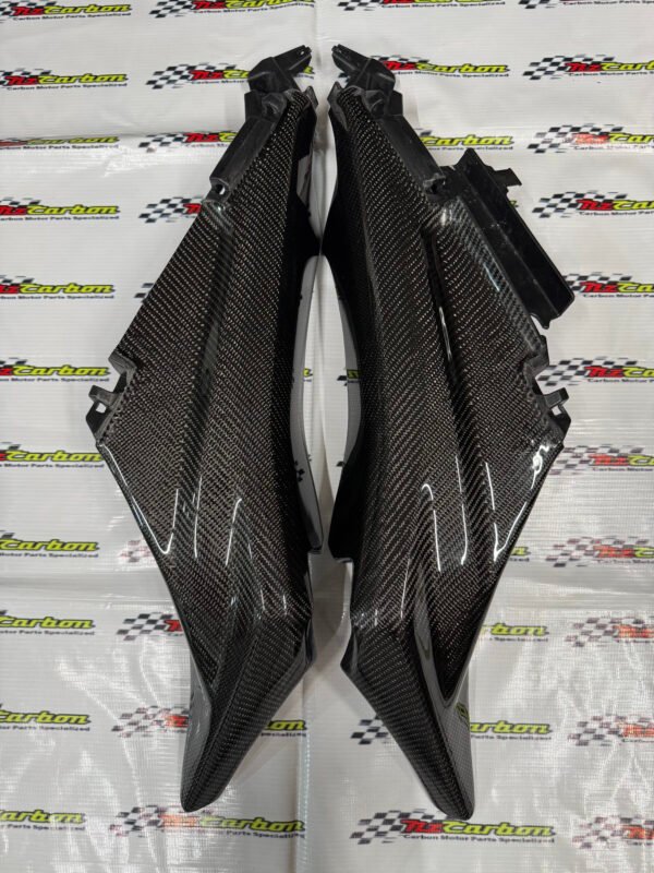 Carbon Rear Tail Panel L/R for Yamaha XMAX V1 – XV1-004 Black Twill Carbon Ready Stock and Preorder