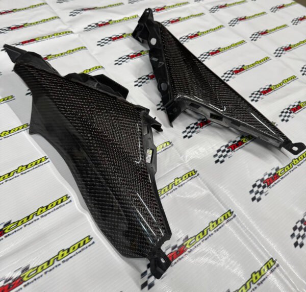 Carbon Rear Tail Panel L/R for Yamaha XMAX V2 – XV2-003 Black Twill Carbon RM399 Ready Stock and RM359 Preorder