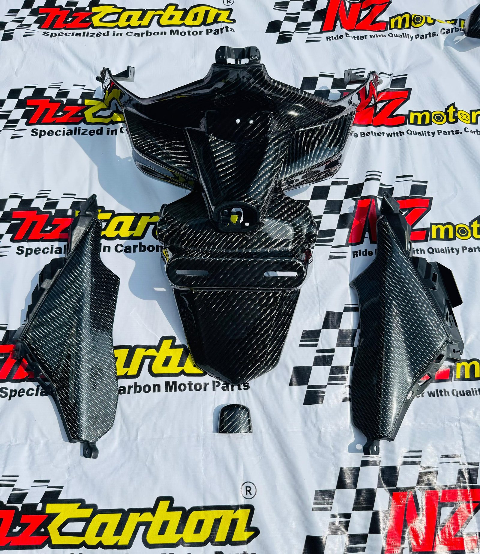 Big Twill Carbon Rear Fender Set (Set Ekor) for Yamaha XMAX V2 & V3 displayed with all three components—Rear Fender, License Plate Light Cover, and Rear Tail Panel L/R—showcasing the bold big-weave carbon texture and premium craftsmanship.