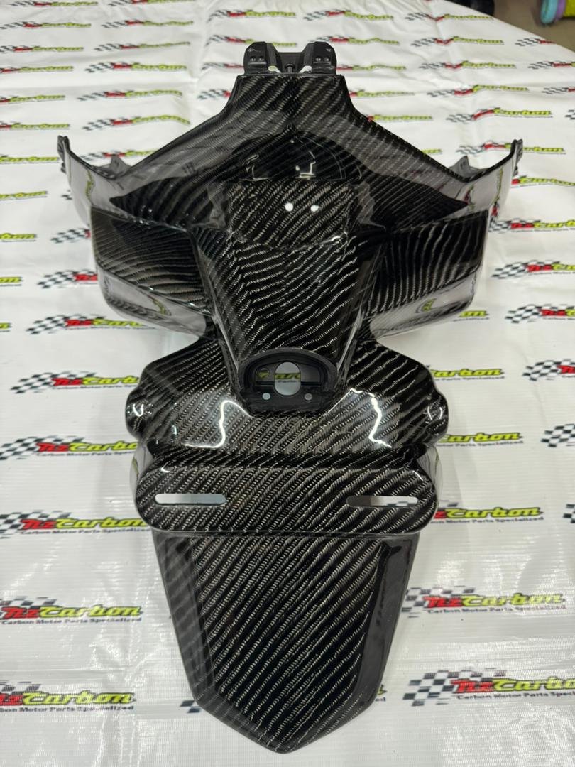 NZ Carbon Rear Fender for Yamaha XMAX V2 & V3 in Big Twill Carbon, displayed on a branded NZ Motor Parts background showing the bold big-twill weave and glossy premium finish.